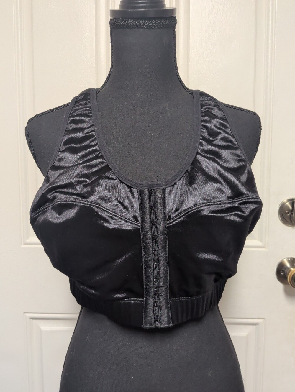 Enell NL102 Wireless High Impact Sports Bra Size 4 Black